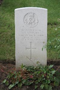 Hanover War Cemetery - Ivo Mponjole, 